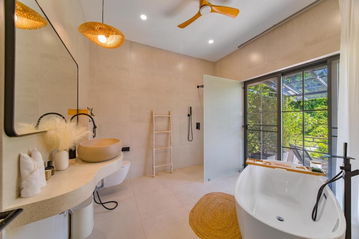 Hanna 5 Minute Walk To The Villa Amphoe Koksamui